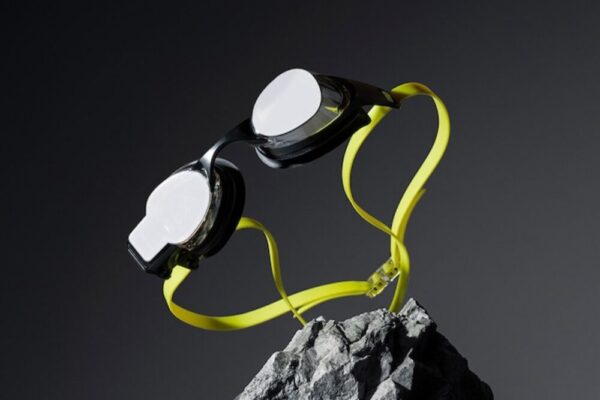 Form Smart Swim 2 PRO Goggles with Corning Gorilla Glass 3 For Athletic Swimmers - Image 4